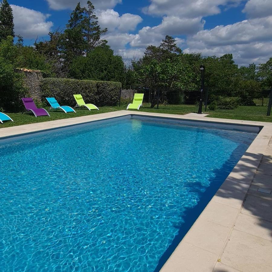 L'Enclos Bleu, Gite - Marais Poitevin Avec Piscine Chauffee Chaille-Les-Marais Dış mekan fotoğraf